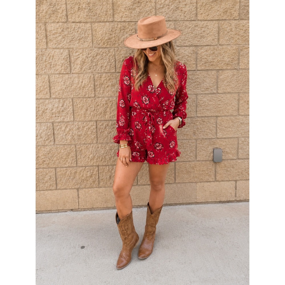 Cupcakes & Cashmere Lilirose Red Floral Long Sleeve Romper NWT Size L